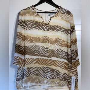 Alfred Dunner women’s size 18 vneck top w/ embellished neckline & button sleeves